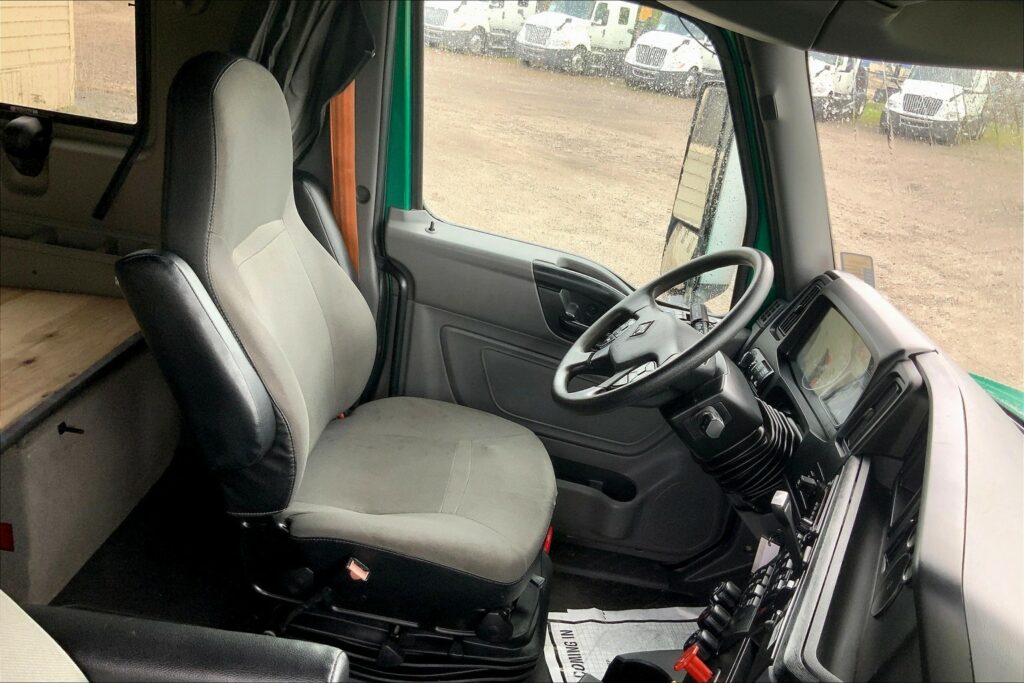 2021 INT LT625 6×4 Sleeper