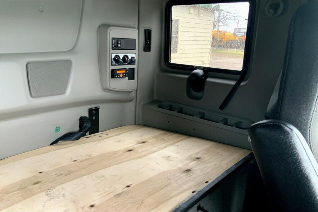 2021 INT LT625 6×4 Sleeper