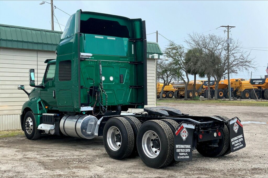 2021 INT LT625 6×4 Sleeper