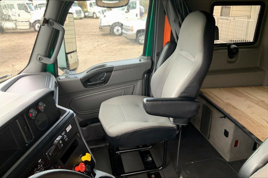 2021 INT LT625 6×4 Sleeper