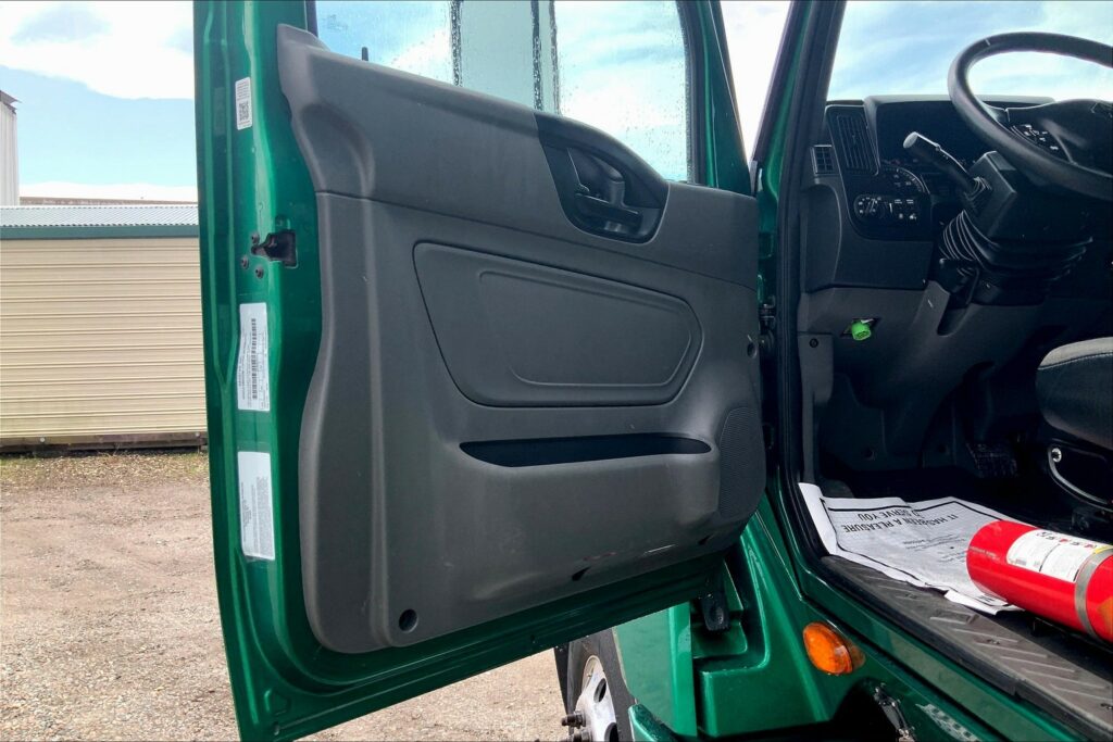 2021 INT LT625 6×4 Sleeper