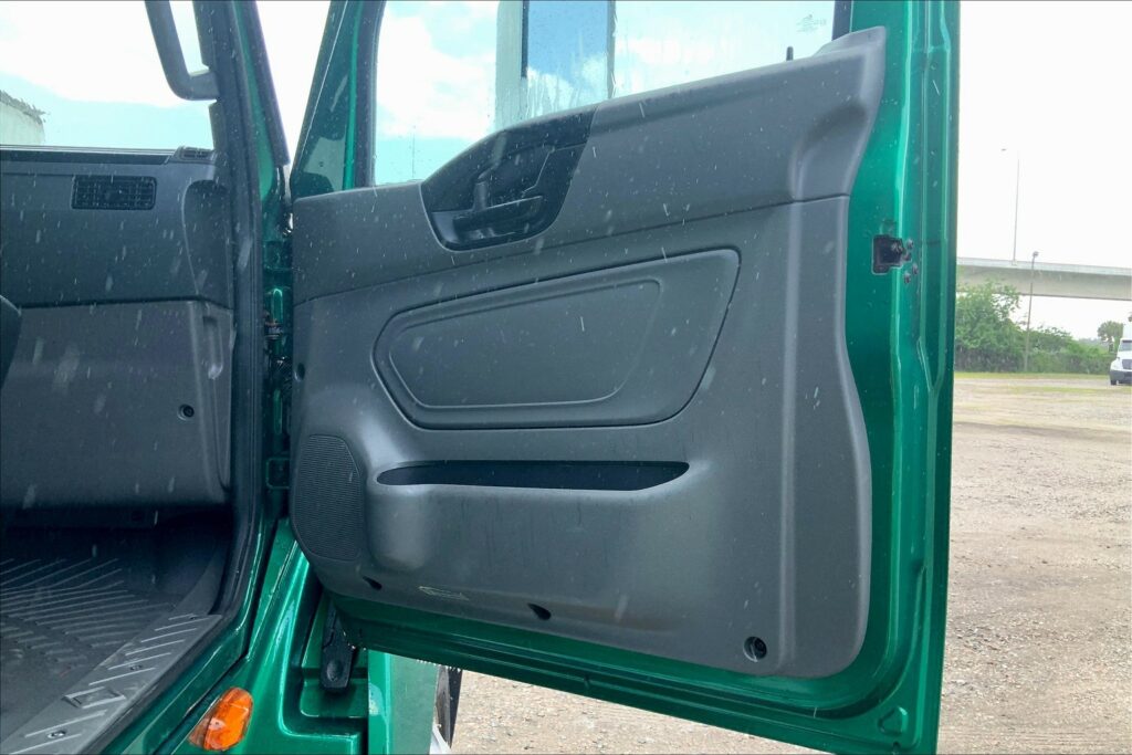 2021 INT LT625 6×4 Sleeper