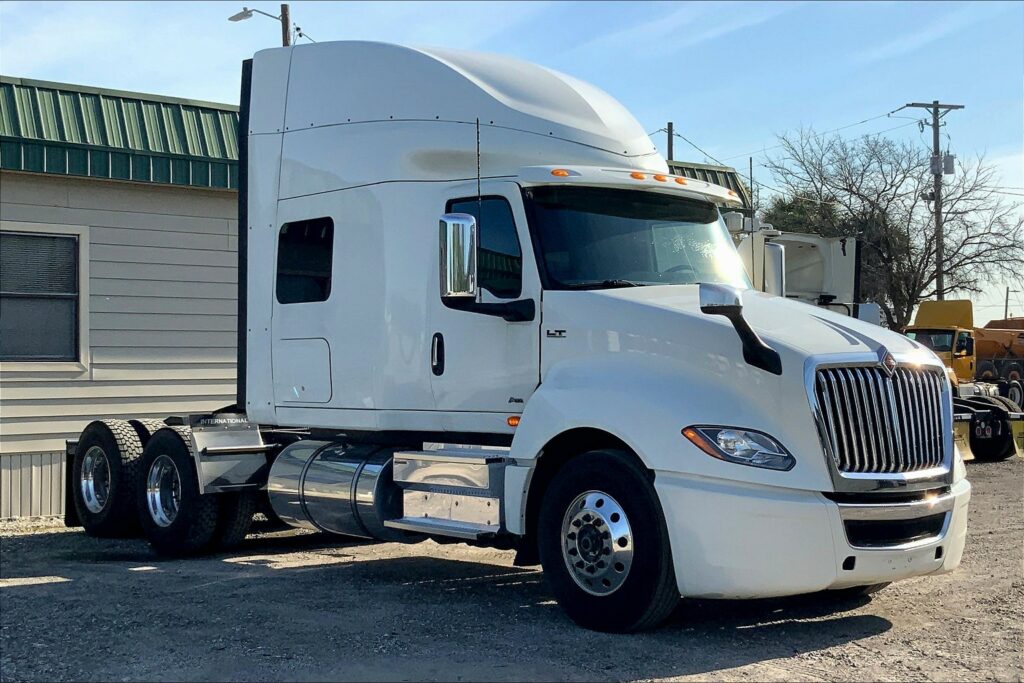 2023 INT LT625 6×4 Sleeper