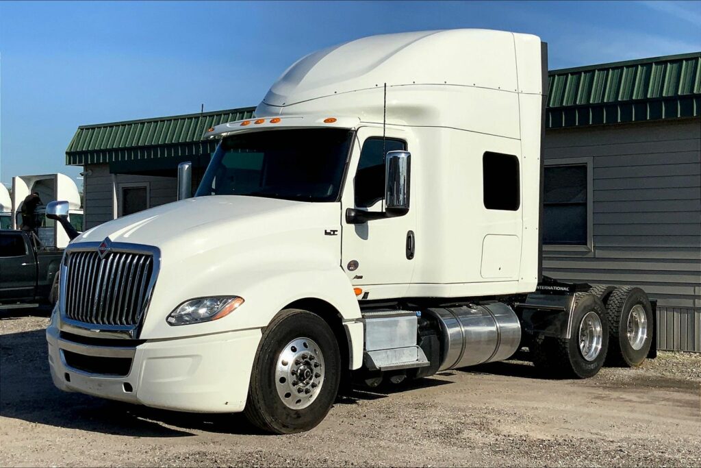 2023 INT LT625 6×4 Sleeper