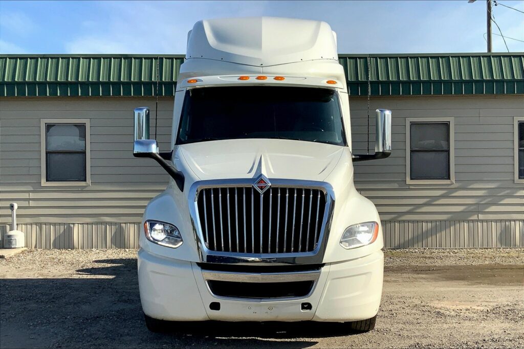 2023 INT LT625 6×4 Sleeper