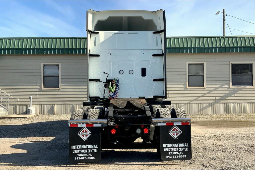 2023 INT LT625 6×4 Sleeper