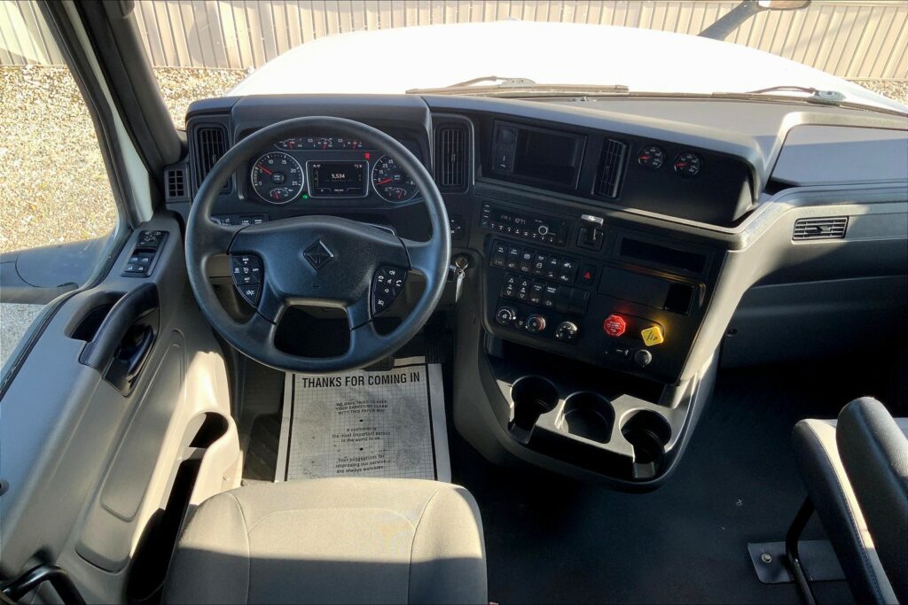 2023 INT LT625 6×4 Sleeper
