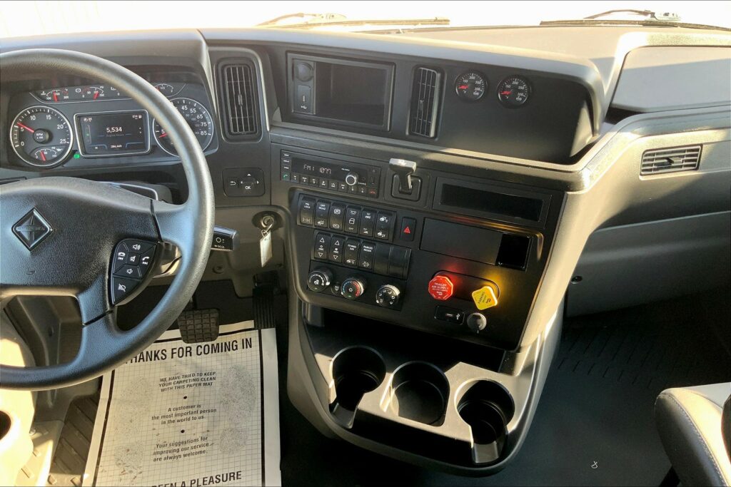 2023 INT LT625 6×4 Sleeper