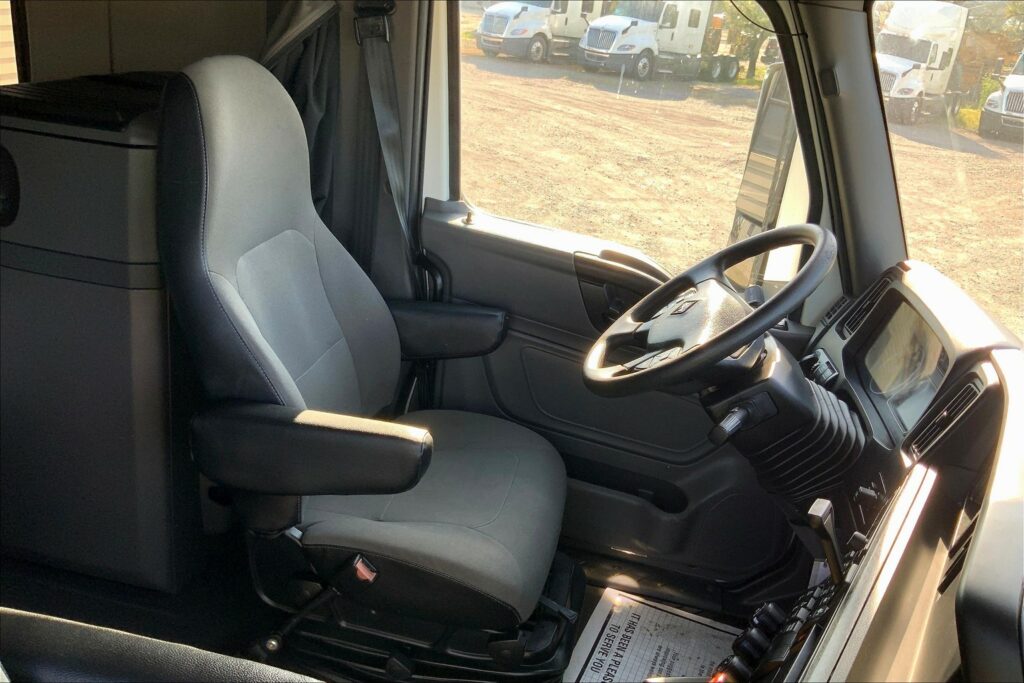 2023 INT LT625 6×4 Sleeper