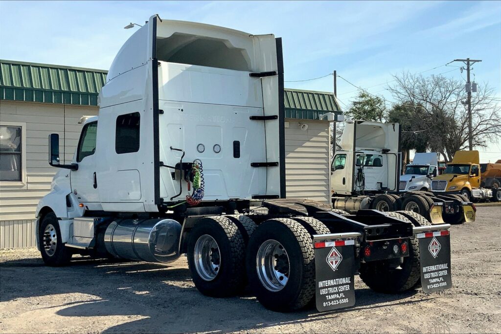 2023 INT LT625 6×4 Sleeper