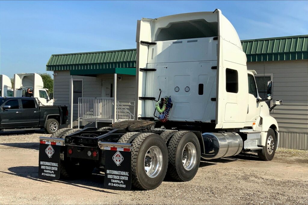 2023 INT LT625 6×4 Sleeper