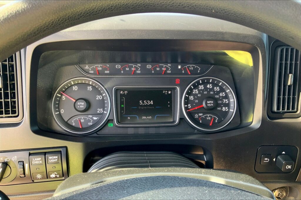 2023 INT LT625 6×4 Sleeper