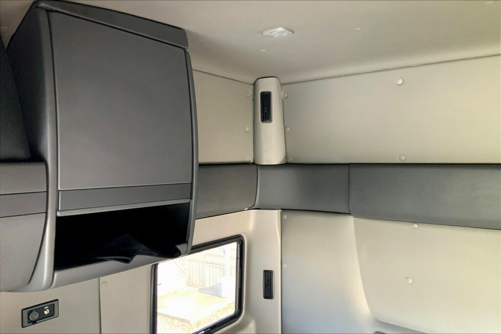 2023 INT LT625 6×4 Sleeper