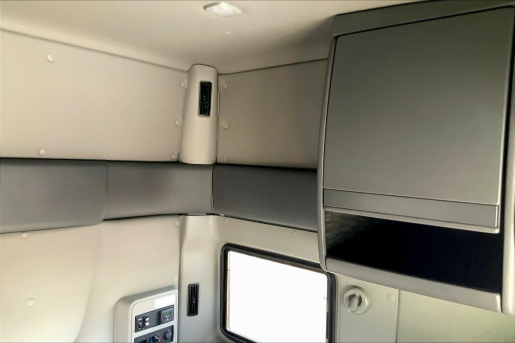 2023 INT LT625 6×4 Sleeper