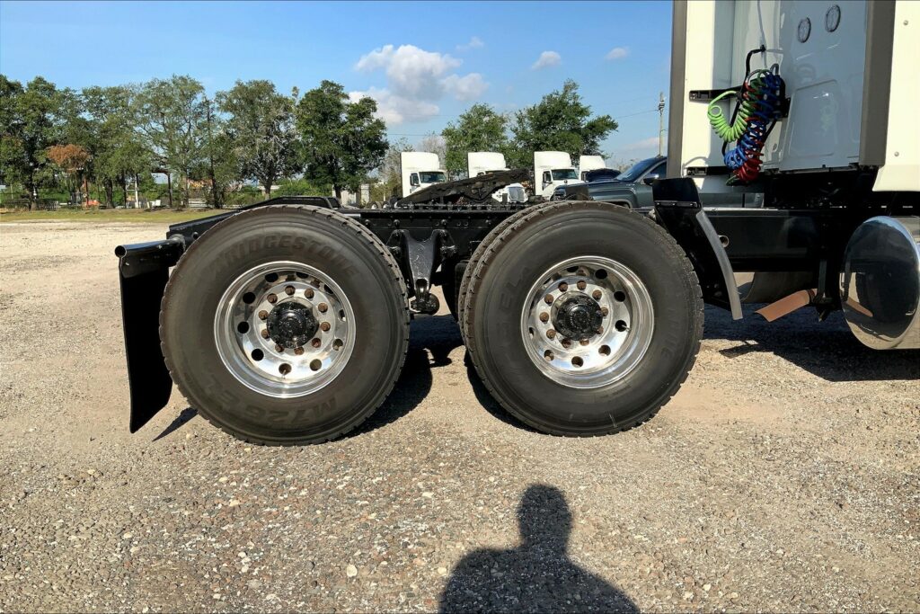 2023 INT LT625 6×4 Sleeper