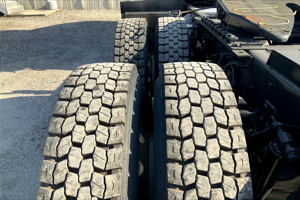 2023 INT LT625 6×4 Sleeper