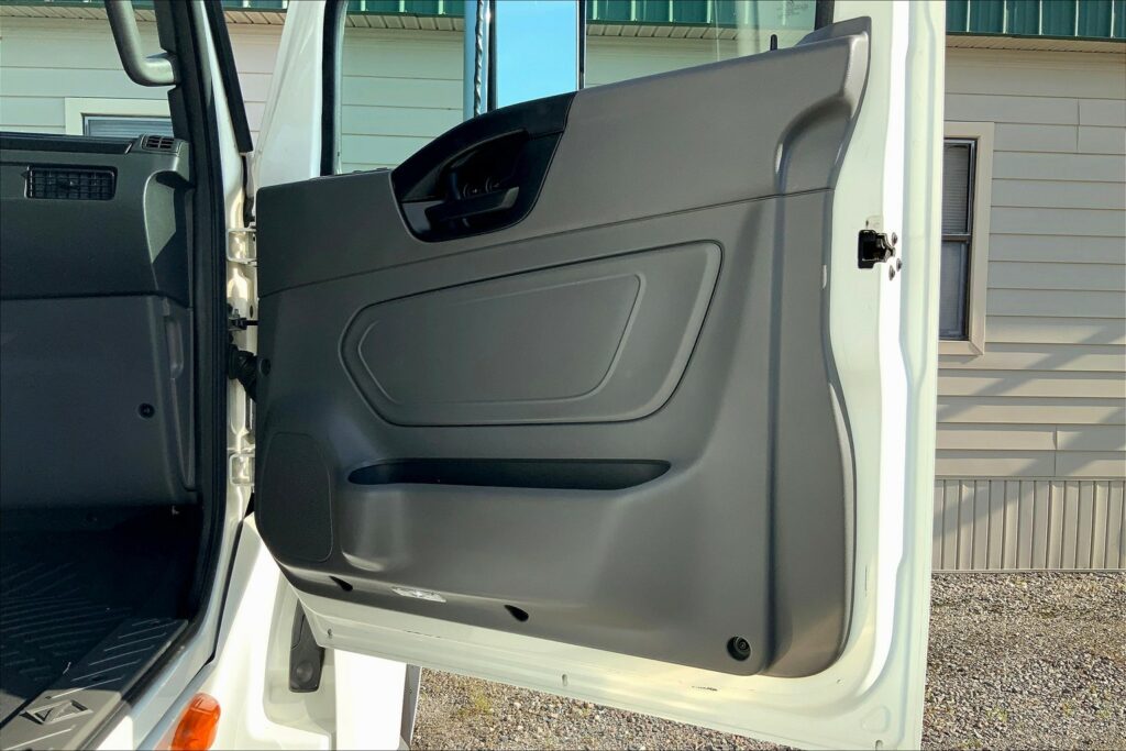 2023 INT LT625 6×4 Sleeper