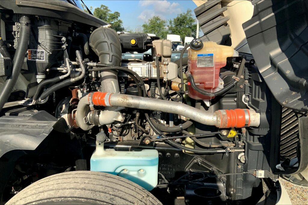 2023 INT LT625 6×4 Sleeper