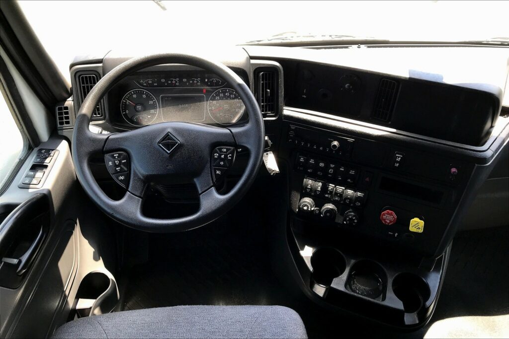 2023 INT LT625 6×4 Sleeper