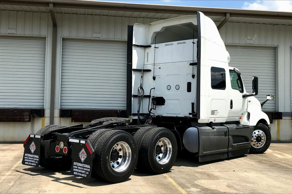 2023 INT LT625 6×4 Sleeper