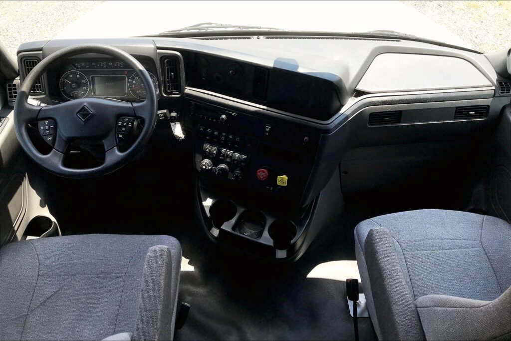 2023 INT LT625 6×4 Sleeper