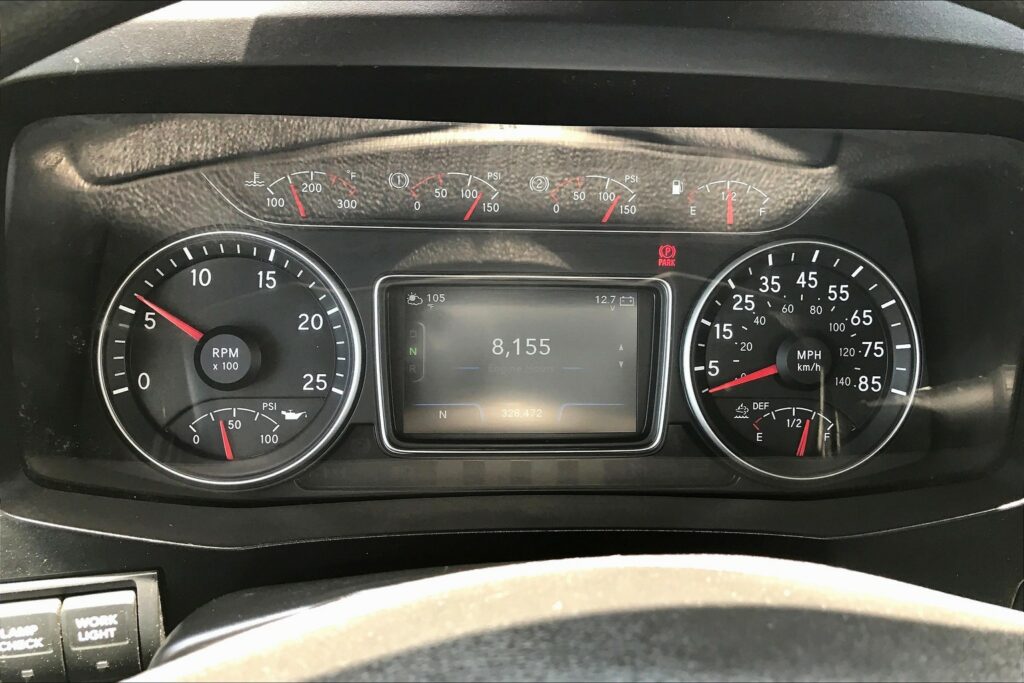 2023 INT LT625 6×4 Sleeper