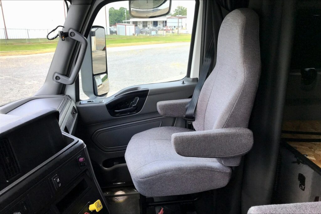 2023 INT LT625 6×4 Sleeper