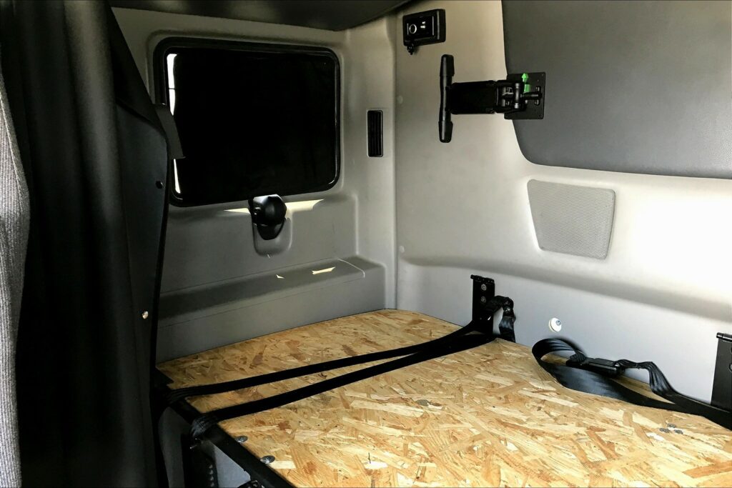 2023 INT LT625 6×4 Sleeper