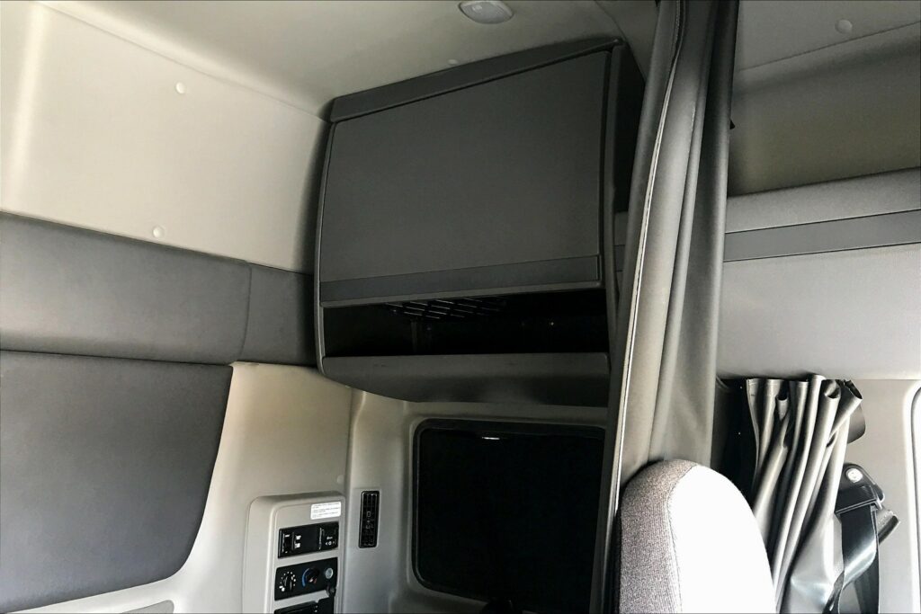 2023 INT LT625 6×4 Sleeper