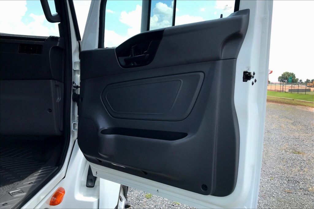 2023 INT LT625 6×4 Sleeper