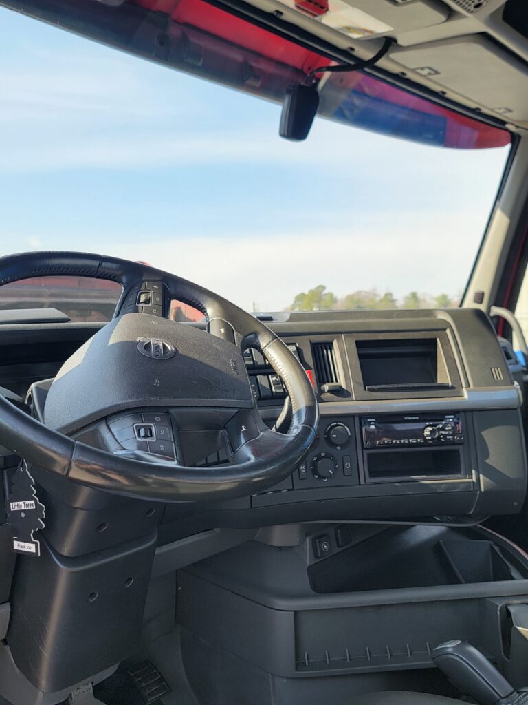 2020 Volvo Day Cab