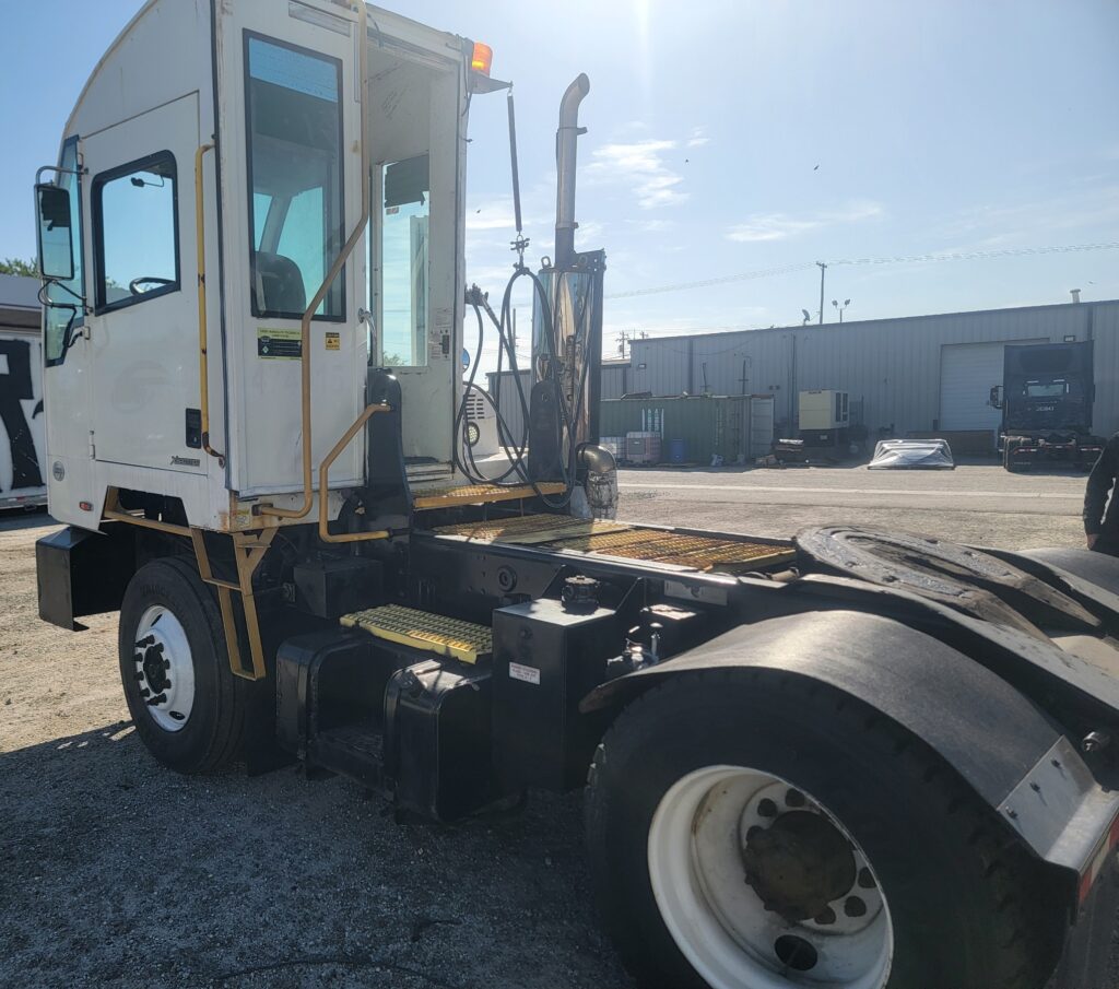 2017 Autocar Yard Horse