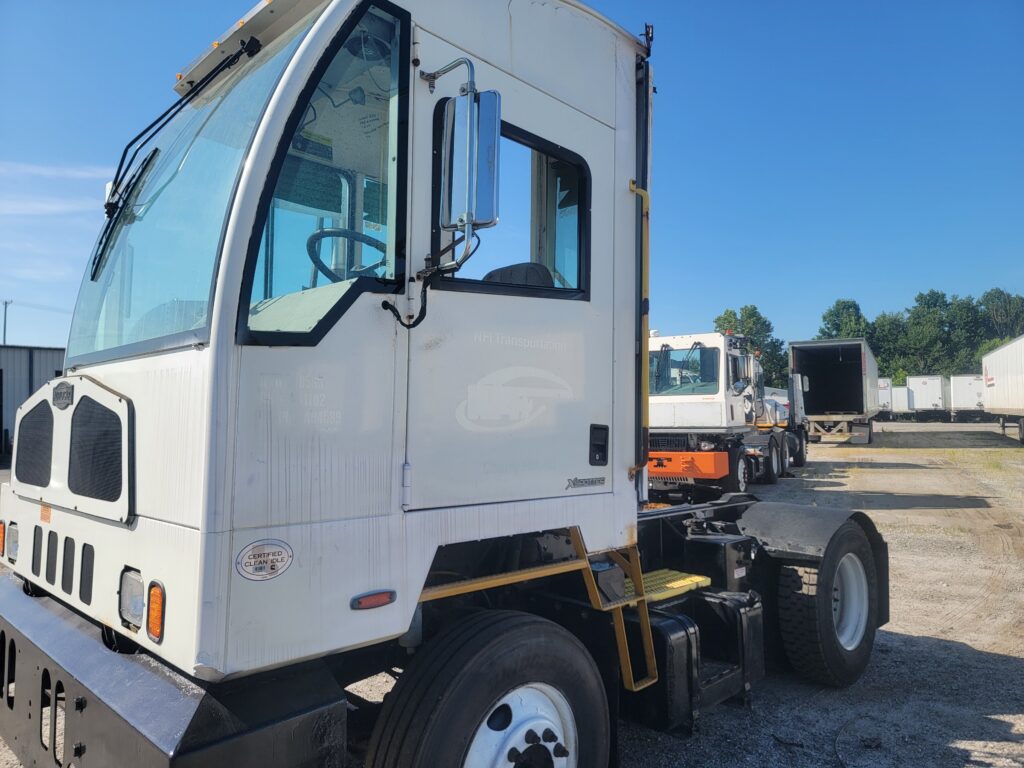 2017 Autocar Yard Horse