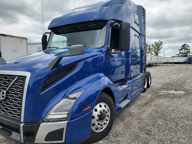 2021 Volvo DB Sleeper