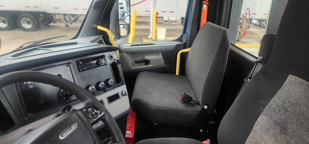2021 Freightliner Day Cab