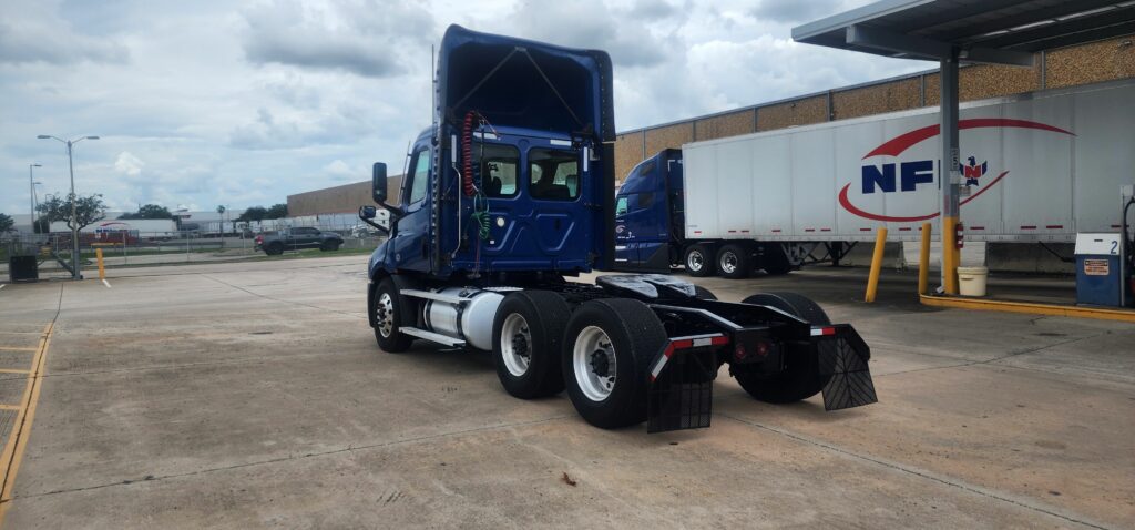 2021 Freightliner Day Cab