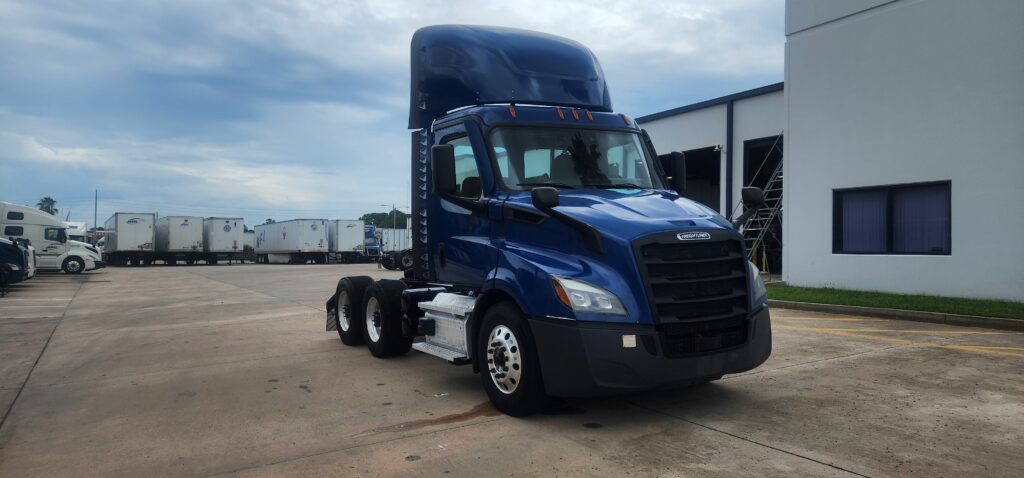 2021 Freightliner Day Cab