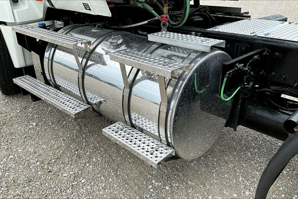 2020 CUM LT625 6×4 Day Cab