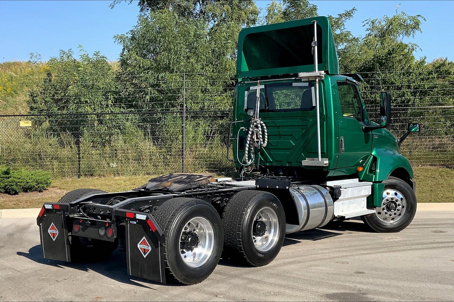 2020 INT LT625 6x4 Day Cab - HandshakeFleet