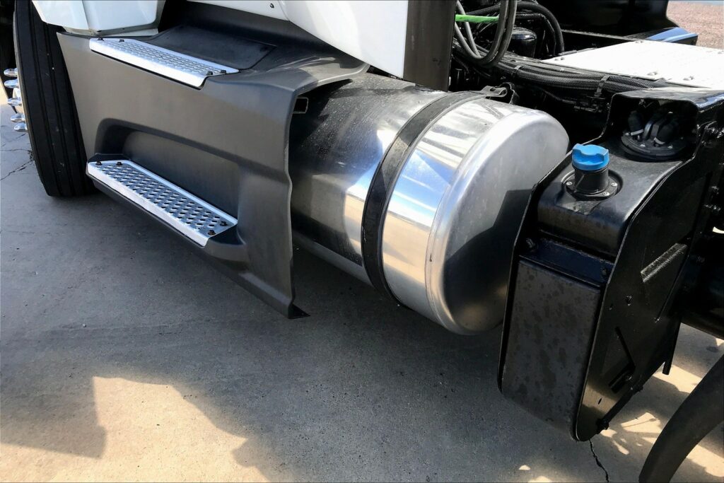 2021 CUM LT625 6×4 Day Cab