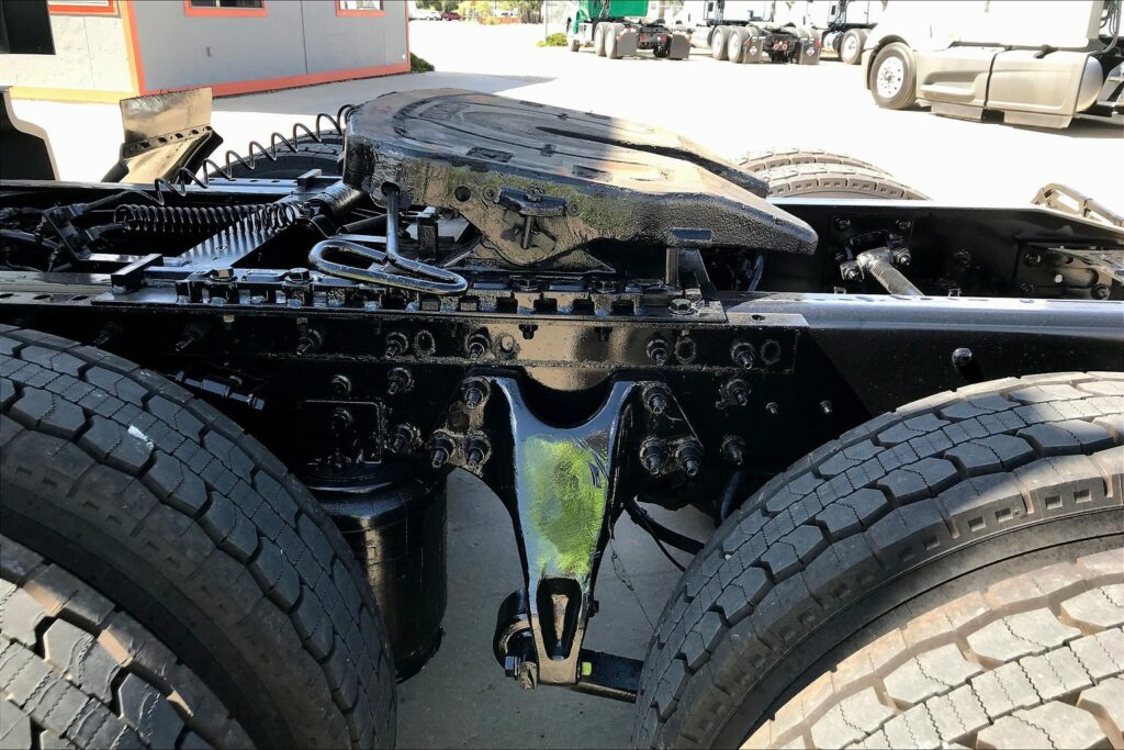 2022 CUM LT625 6×4 Sleeper