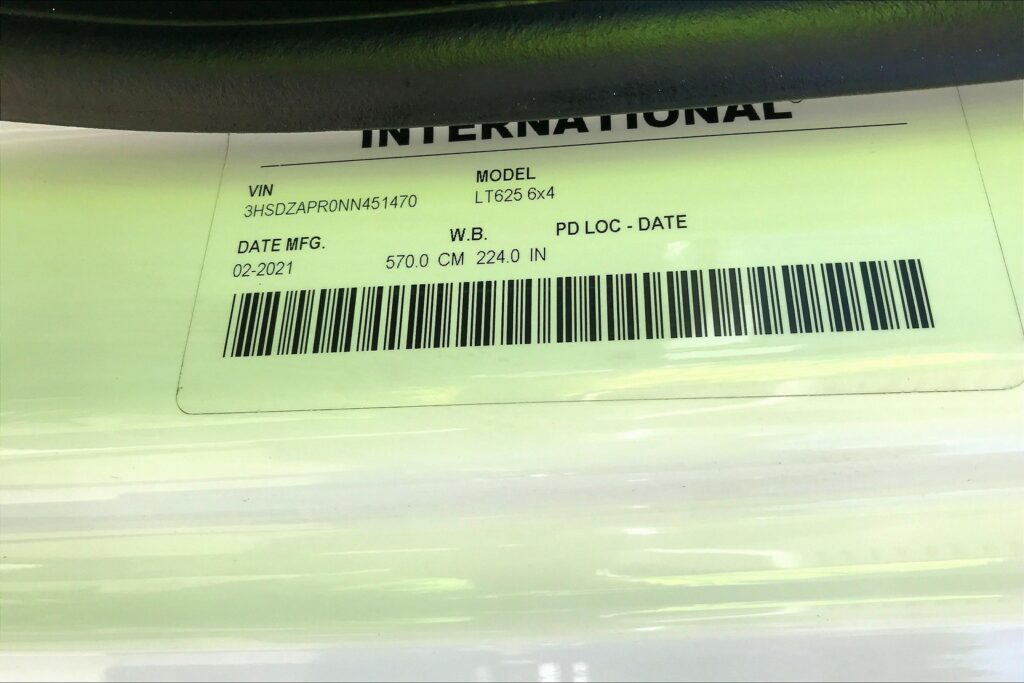 2022 CUM LT625 6×4 Sleeper