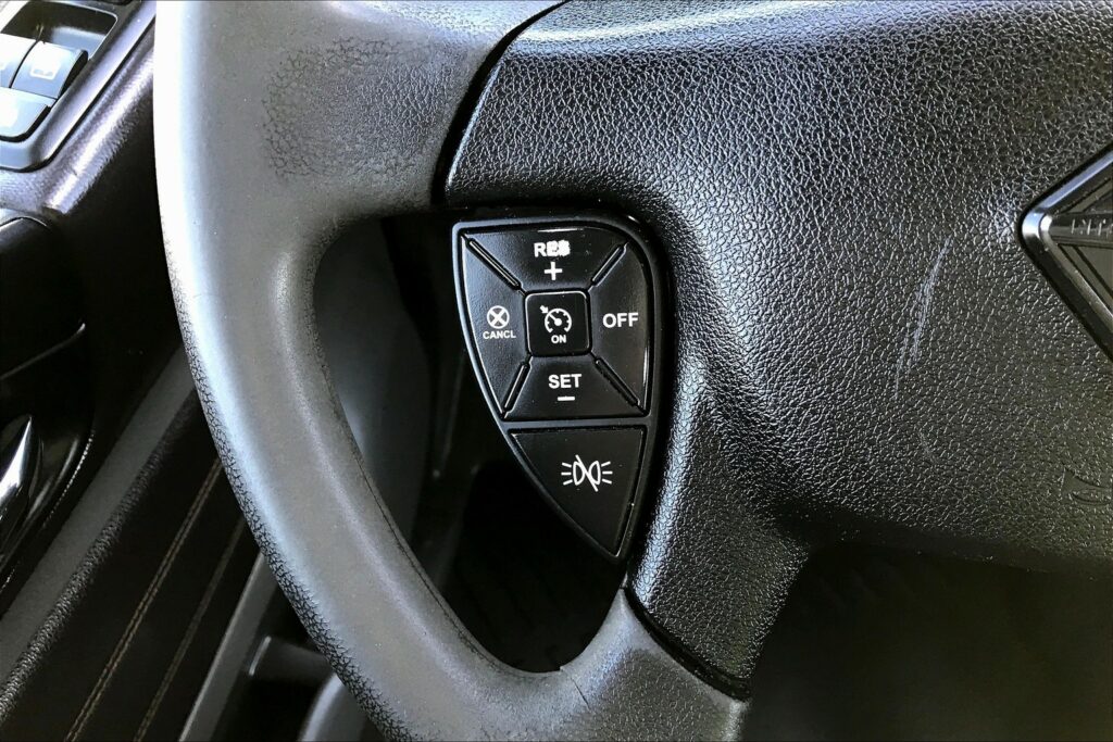 2022 CUM LT625 6×4 Sleeper