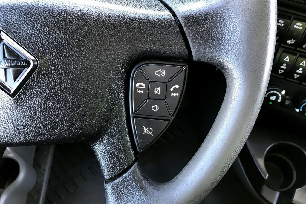 2022 CUM LT625 6×4 Sleeper