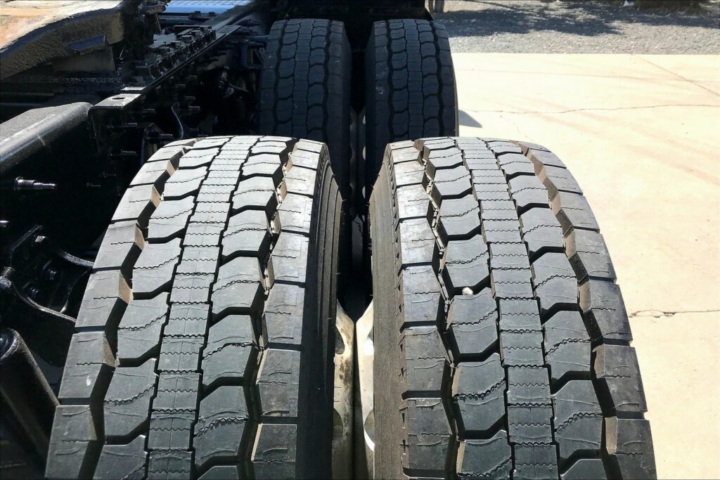 2022 CUM LT625 6×4 Sleeper