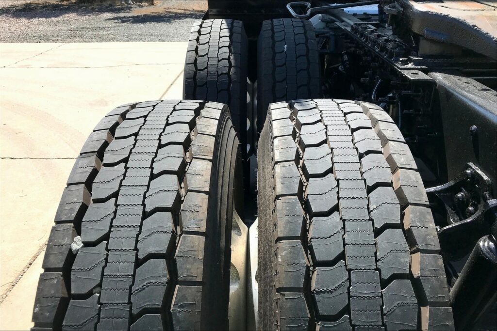 2022 CUM LT625 6×4 Sleeper