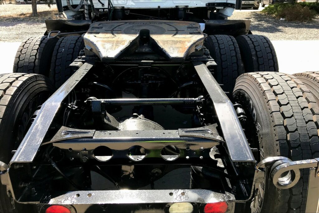 2022 CUM LT625 6×4 Sleeper