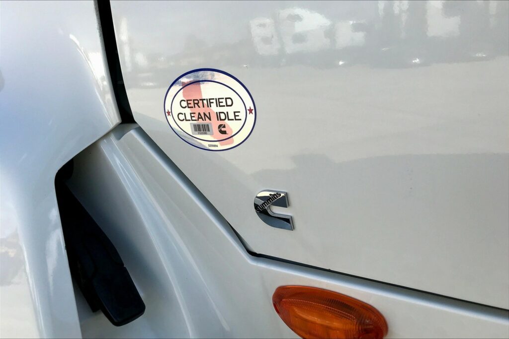 2022 CUM LT625 6×4 Sleeper