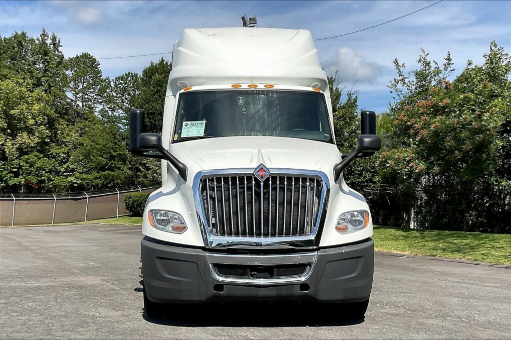 2022 CUM LT625 6×4 Sleeper