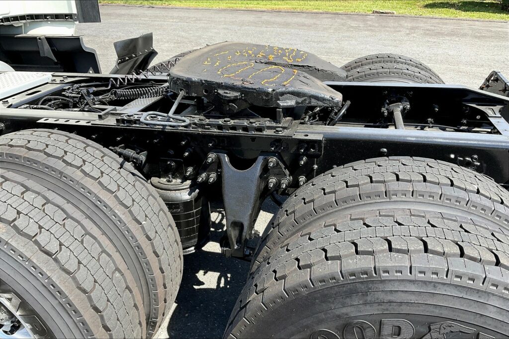 2022 CUM LT625 6×4 Sleeper